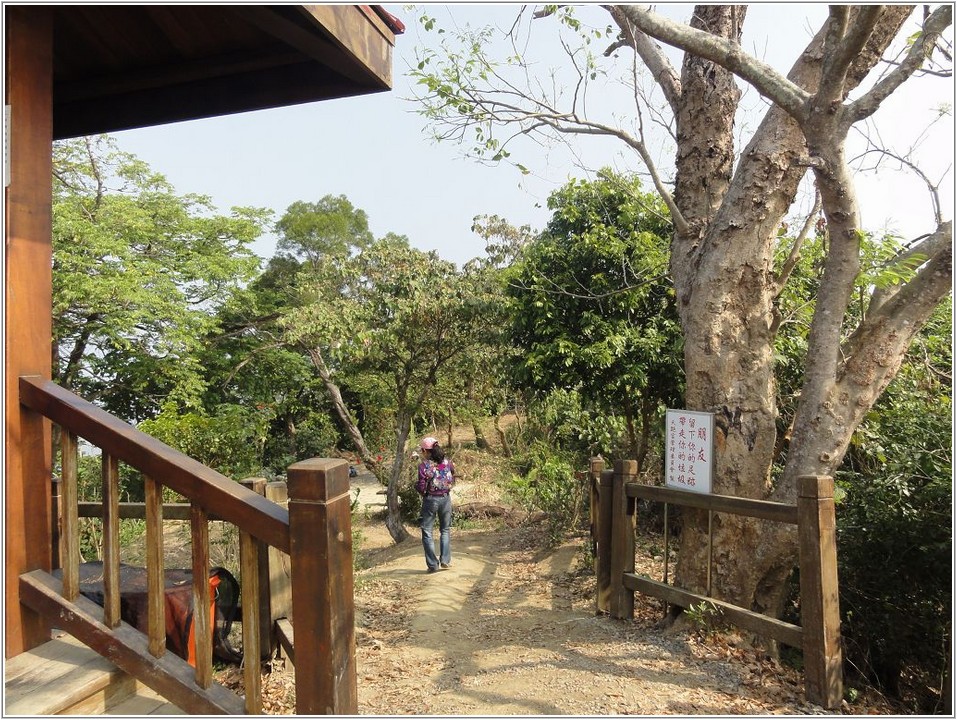 2013-02-23 09-46-30步道終點涼亭觀景台.jpg